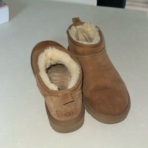 Women’s classic ultra UGG mini